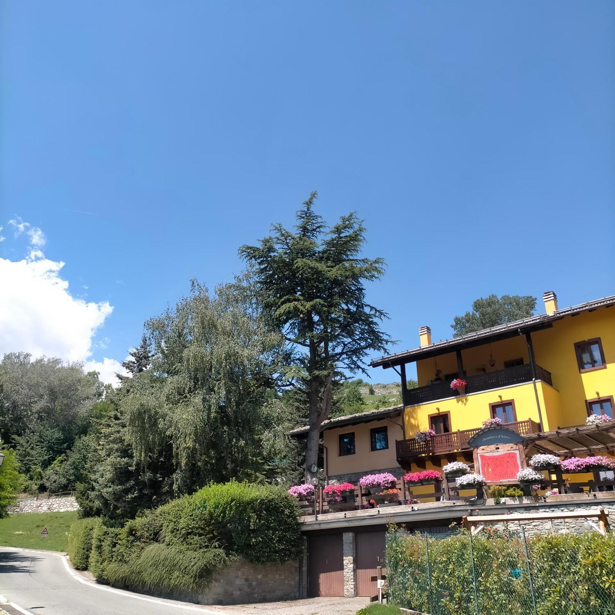 La Maison Du Bon Megnadzo Doues Exterior foto