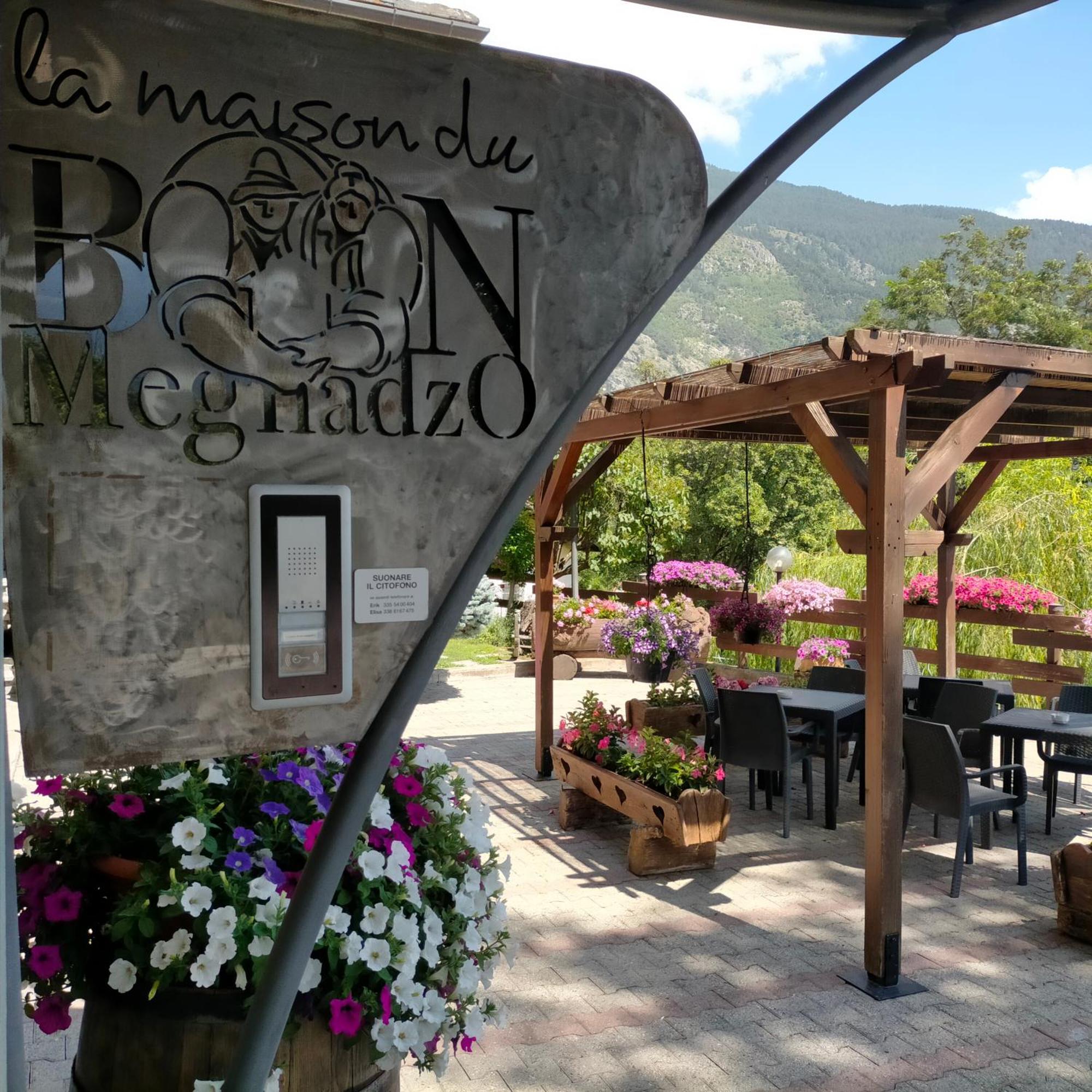 La Maison Du Bon Megnadzo Doues Exterior foto